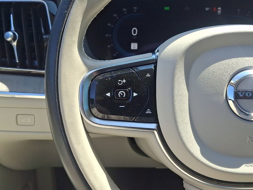 Used 2024 Volvo XC60 B5 Plus w/ Protection Package Premier image 21