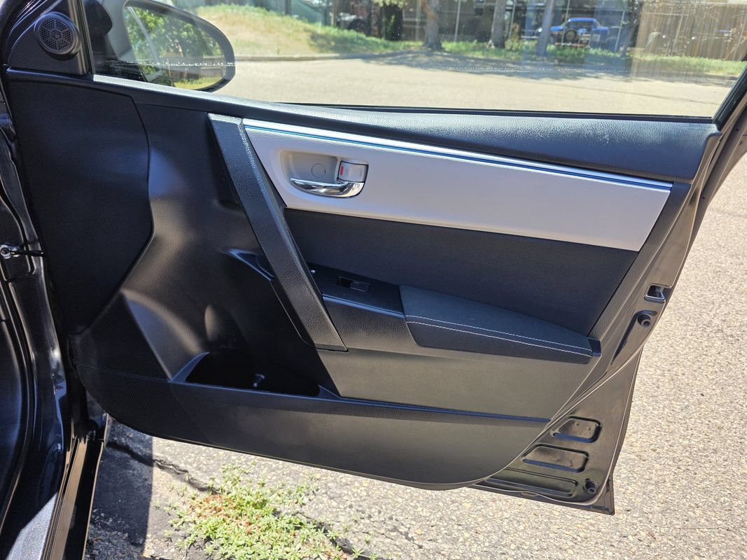 Used 2016 Toyota Corolla LE FWD image 21