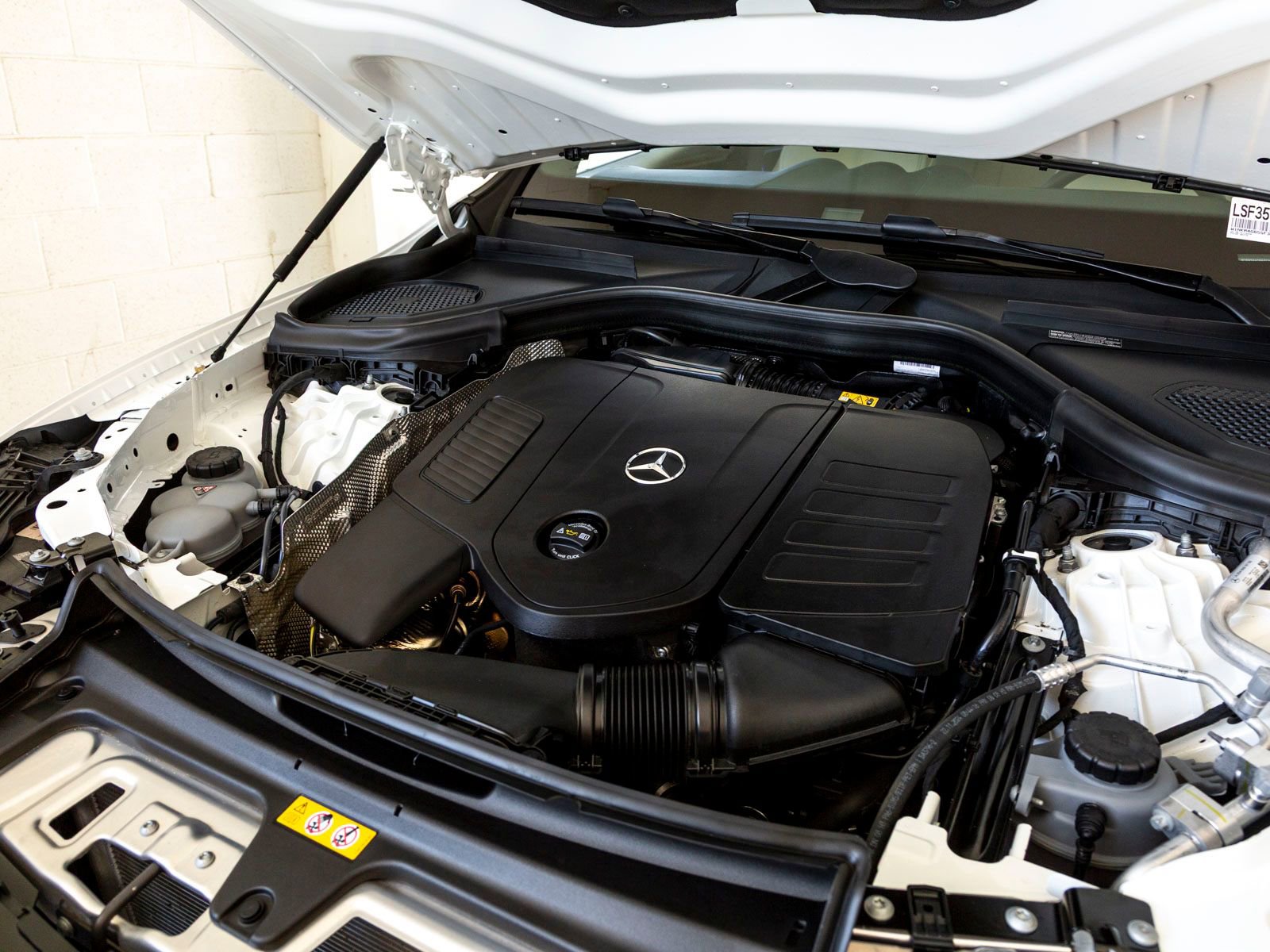 Used 2025 Mercedes-Benz GLC 300 image 32