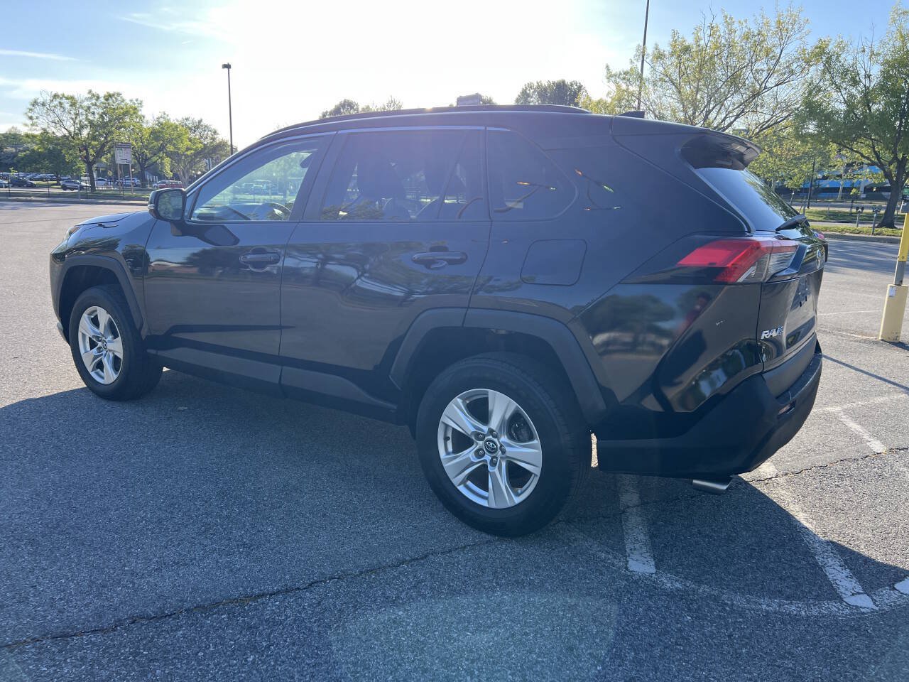 Used 2021 Toyota RAV4 XLE AWD/4WD image 7