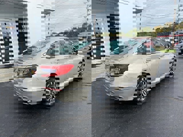 Used 2018 Honda Accord Touring image 8