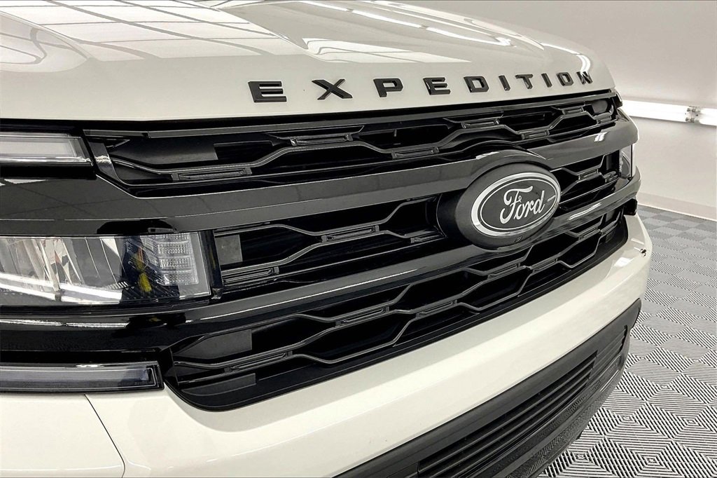 Used 2022 Ford Expedition Max Limited image 29