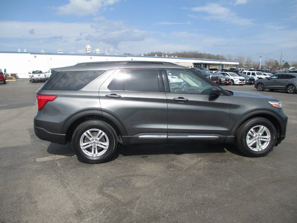 Used 2020 Ford Explorer XLT w/ Comfort Package image 3