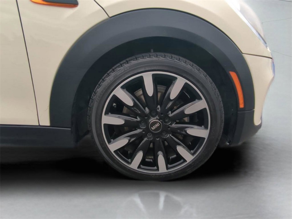Used 2018 MINI Cooper 4-Door Hardtop image 11