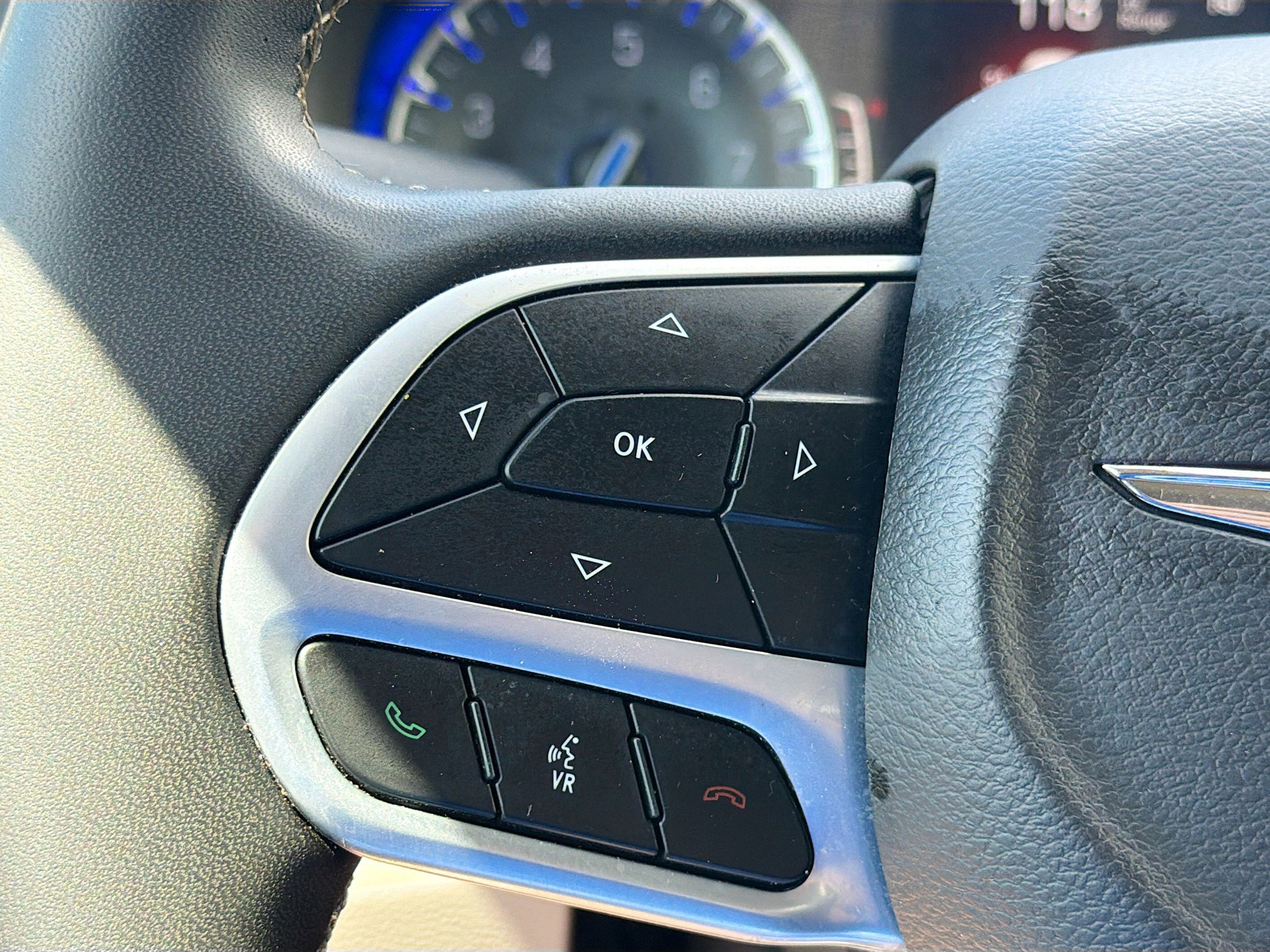 Used 2023 Chrysler Pacifica Touring-L image 36