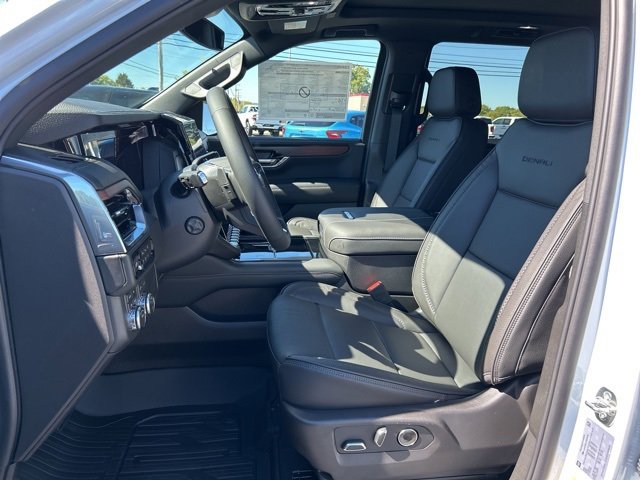 New 2026 GMC Yukon Denali w/ Sun & Power Step Package image 11
