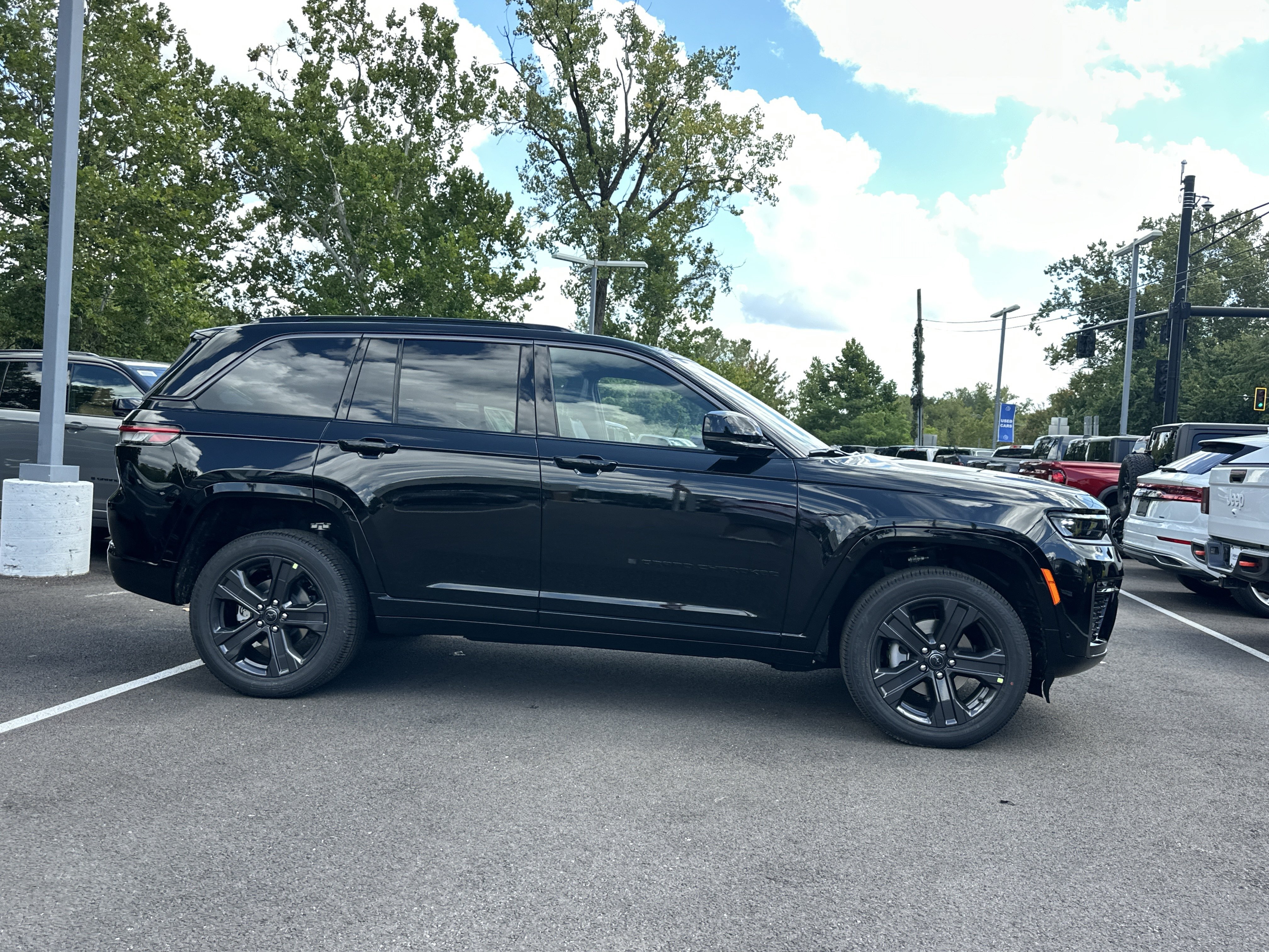 New 2027 Jeep Grand Cherokee Limited AWD/4WD image 19