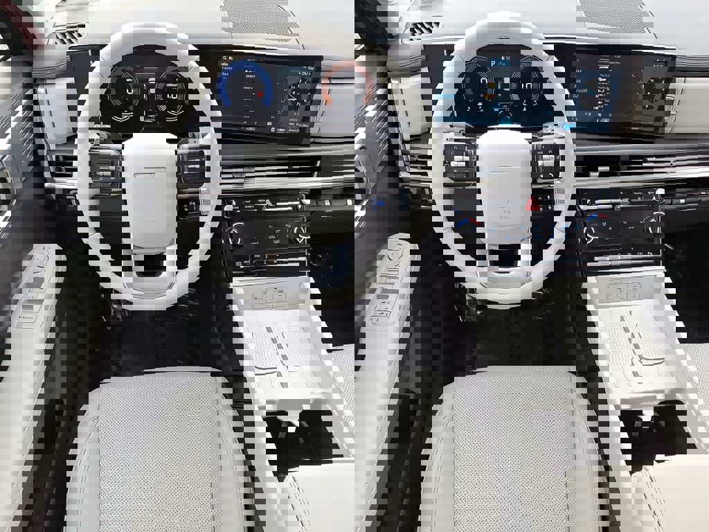 Used 2025 Hyundai Santa Fe SEL image 11