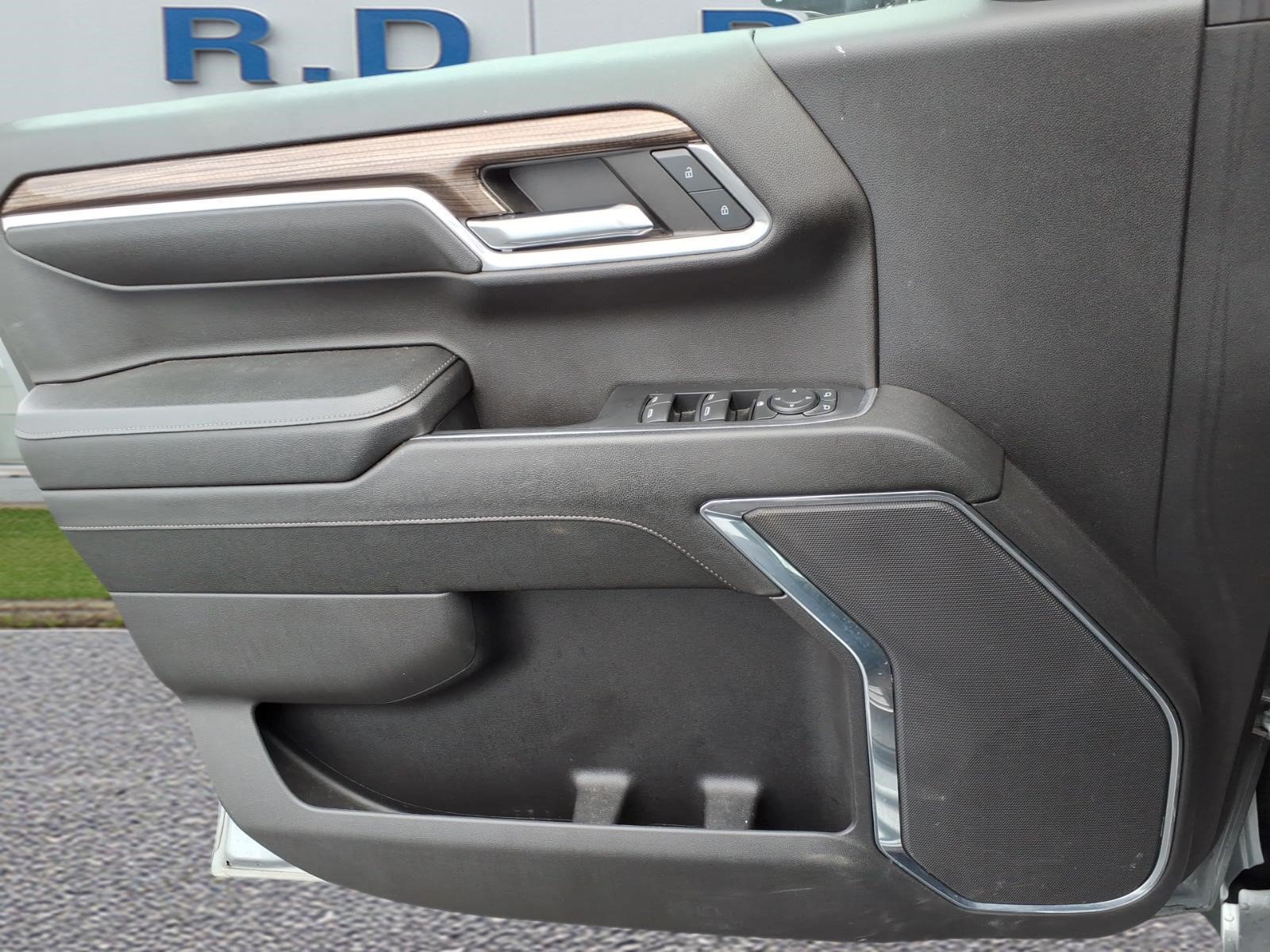 Used 2024 Chevrolet Silverado 1500 LT AWD/4WD image 8