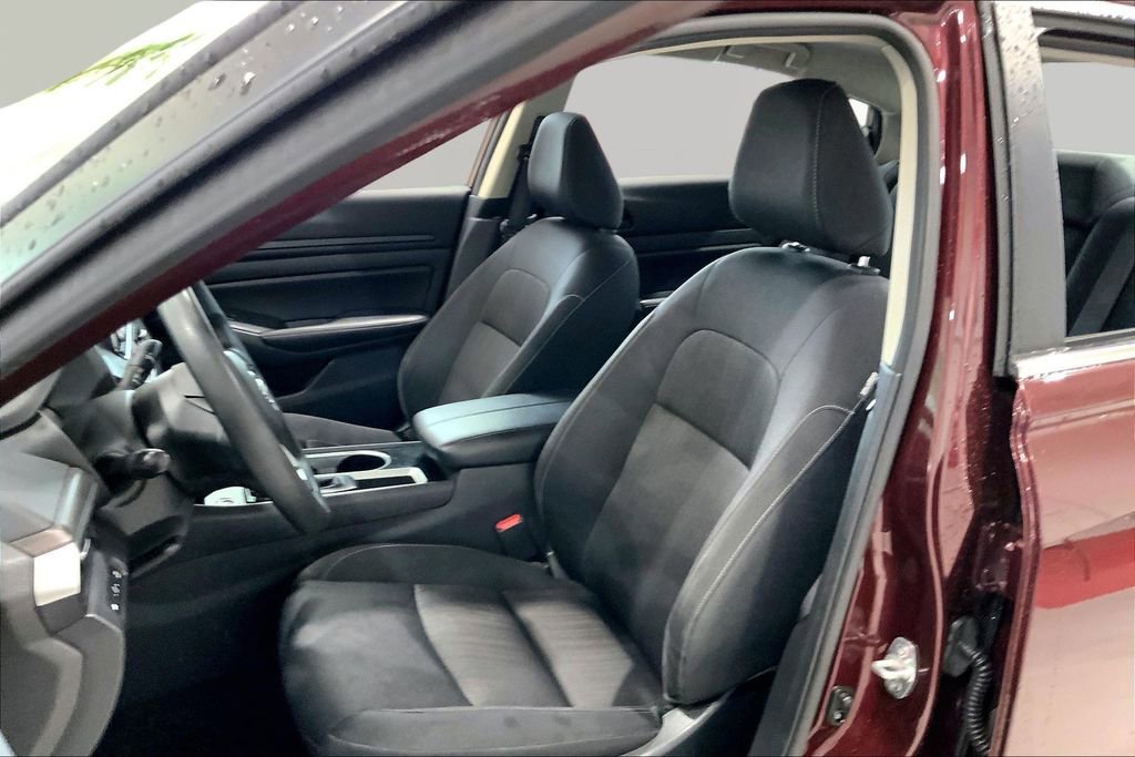 Used 2024 Nissan Altima 2.5 SV FWD image 15