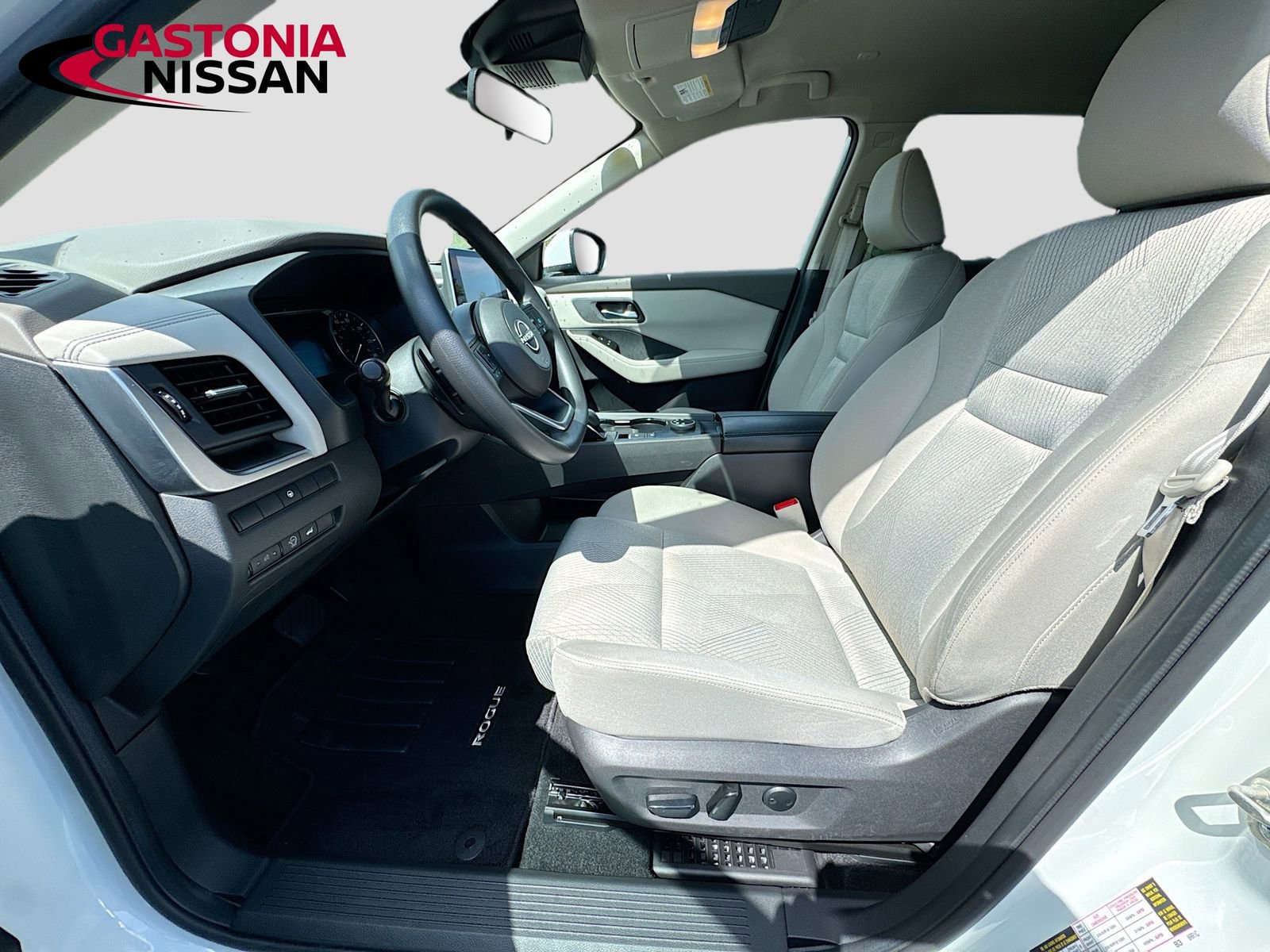 Used 2024 Nissan Rogue SV AWD/4WD image 26