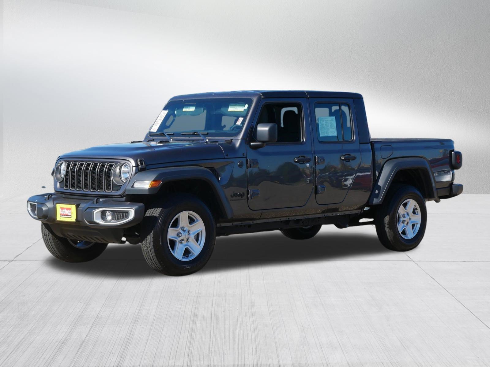 Used 2025 Jeep Gladiator Sport AWD/4WD image 3
