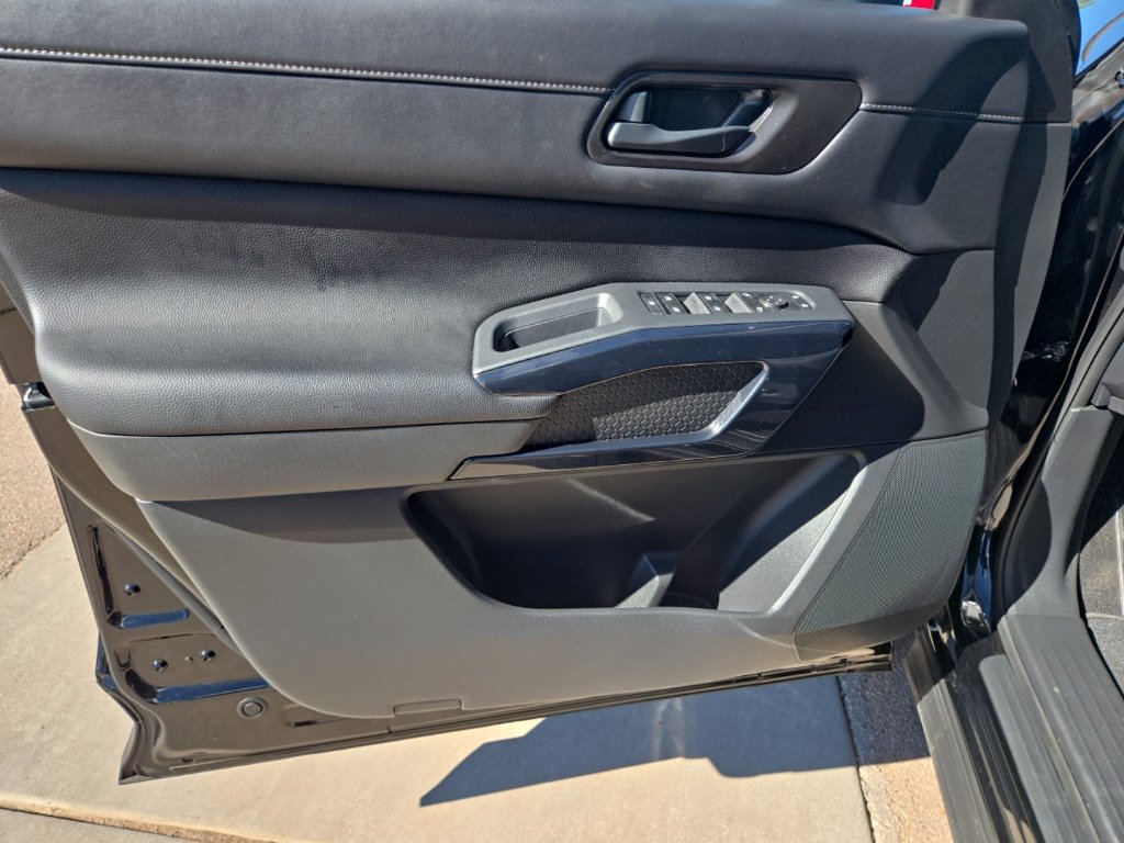 Used 2024 Nissan Pathfinder SV FWD image 23