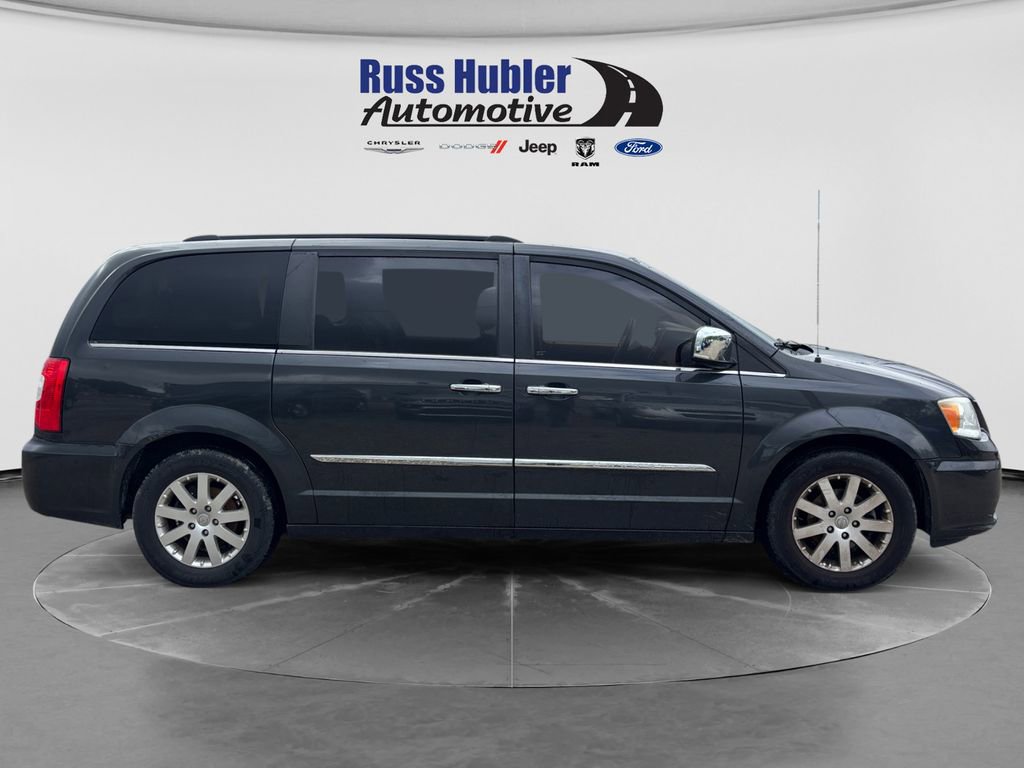 Used 2011 Chrysler Town & Country Touring-L w/ Entertainment Group #2 FWD image 7