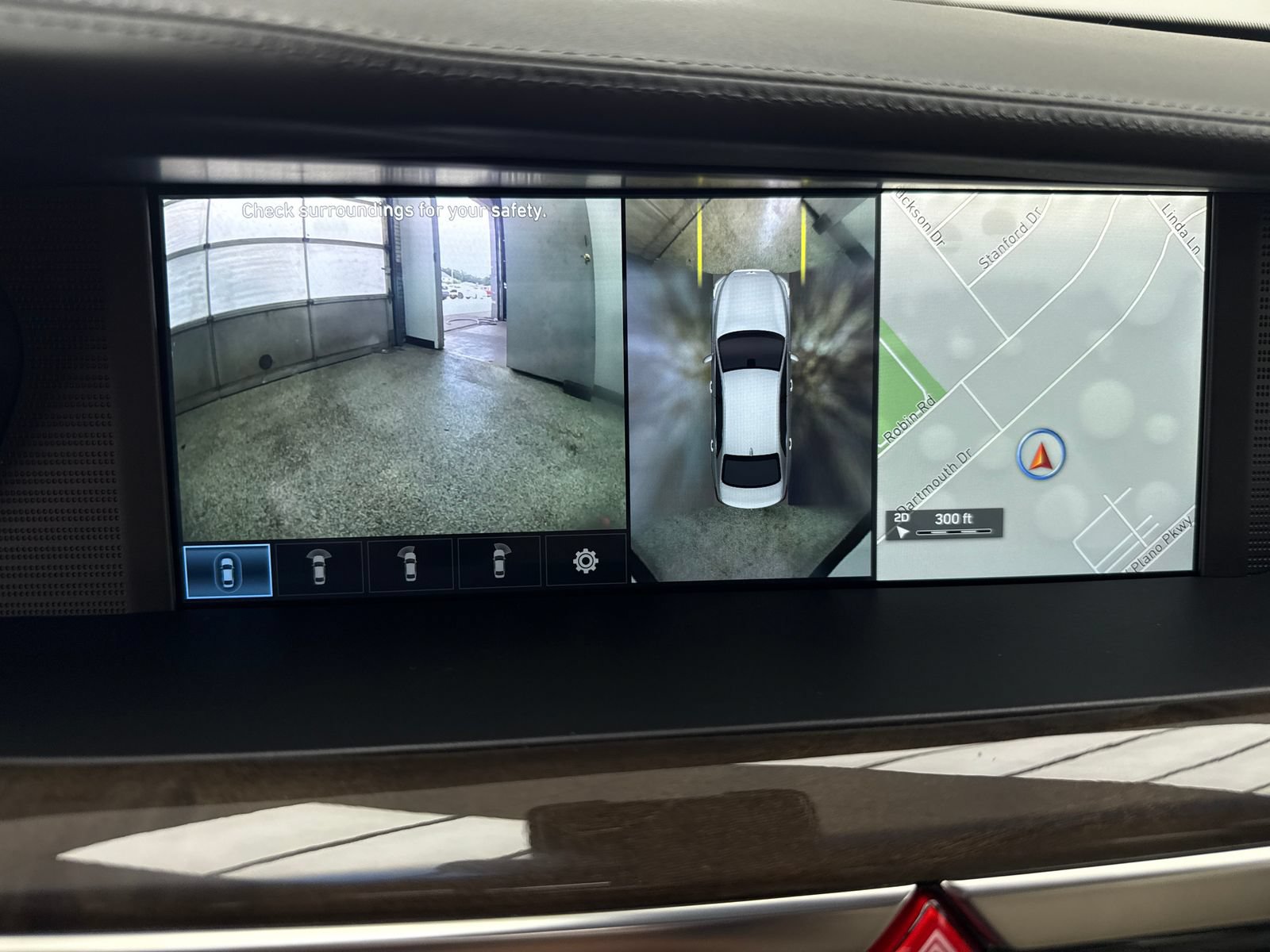 Used 2017 Genesis G90 3.3T Premium RWD image 28