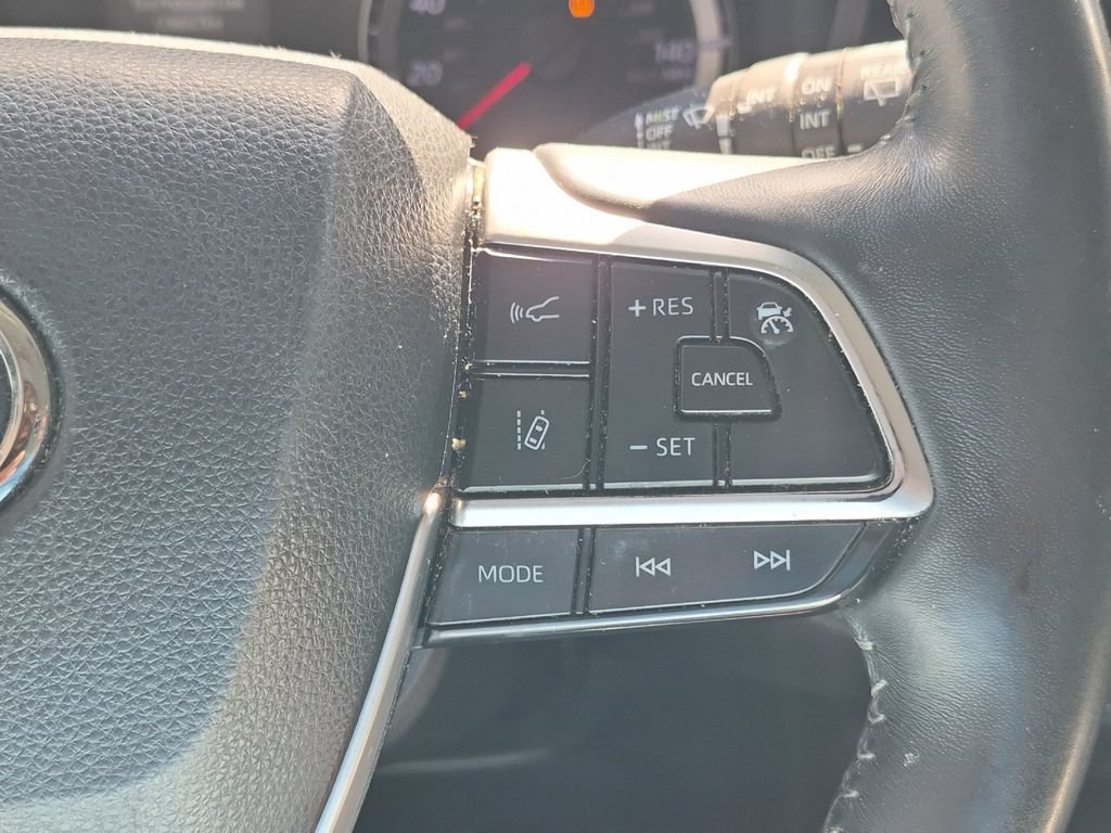 Used 2022 Toyota Highlander LE FWD image 25
