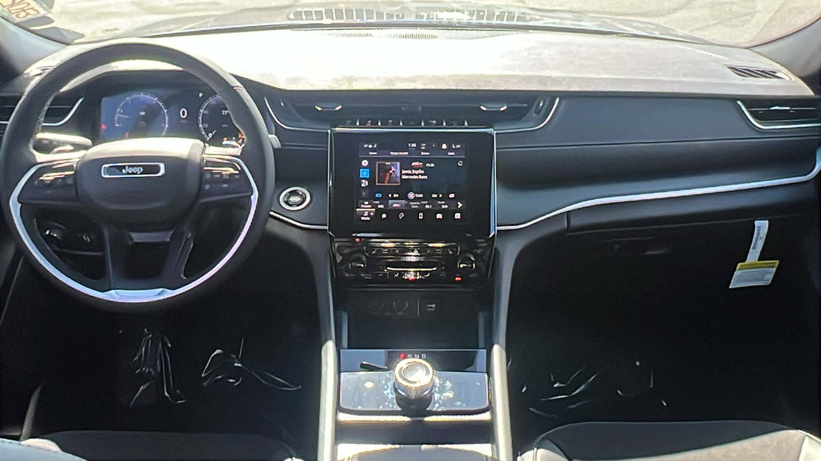 New 2025 Jeep Grand Cherokee Altitude image 19
