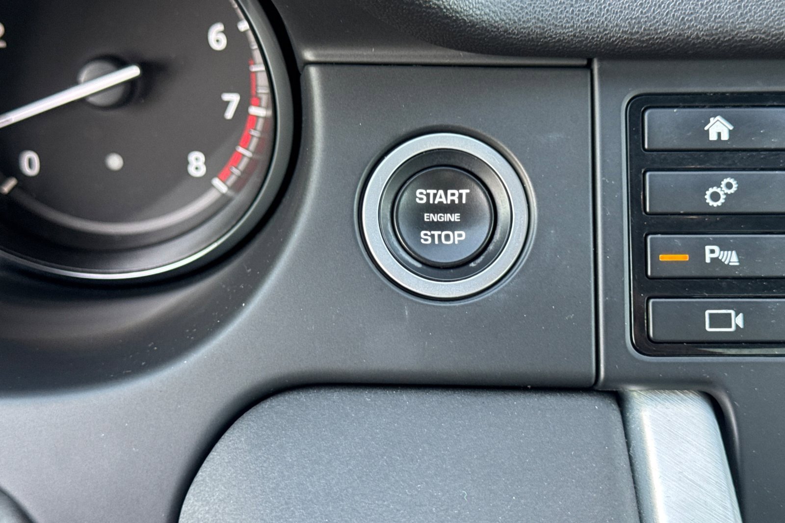 Used 2019 Land Rover Discovery Sport HSE image 21