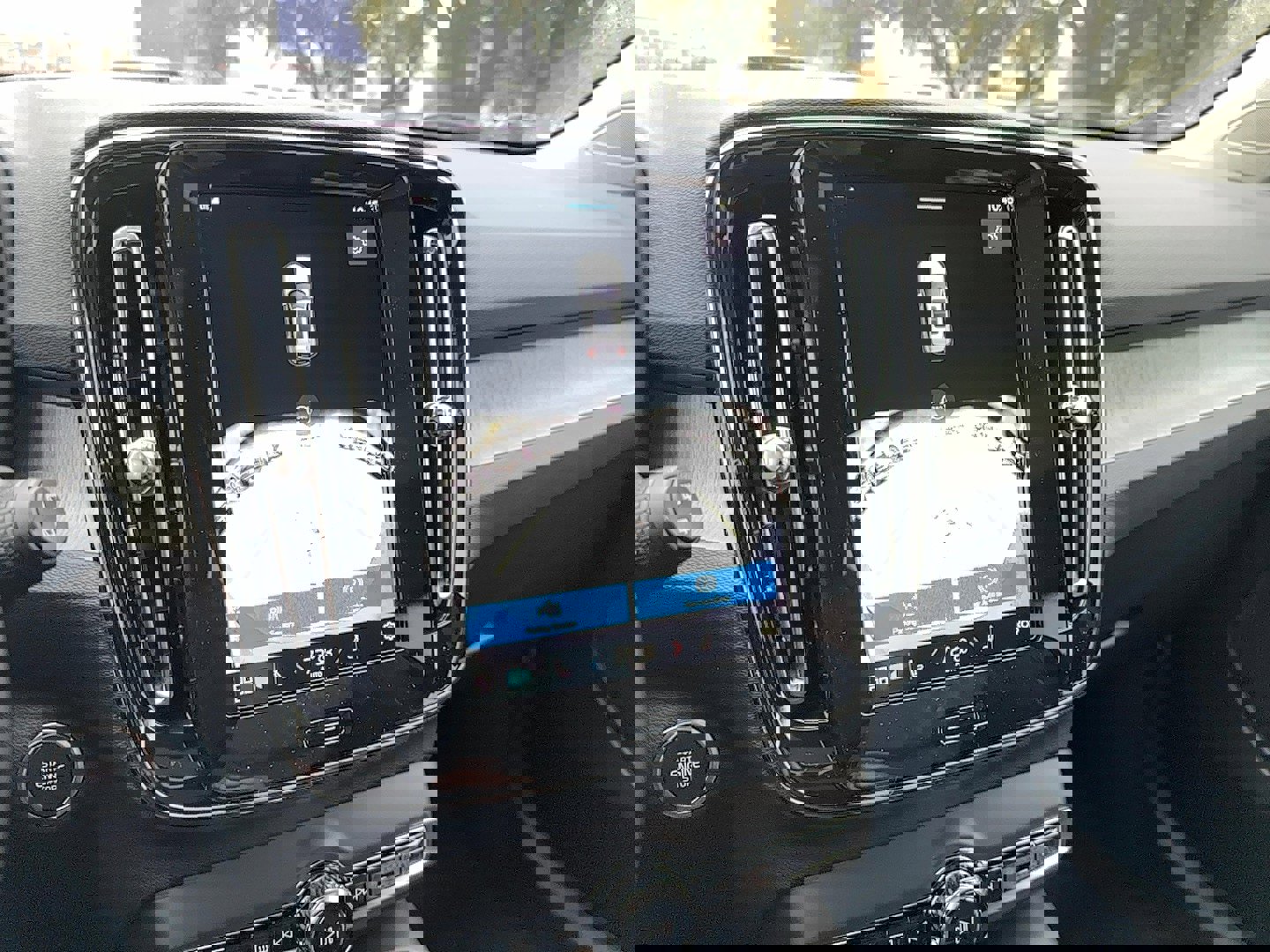 New 2025 Volvo XC40 B5 Ultra w/ Protection Package image 23