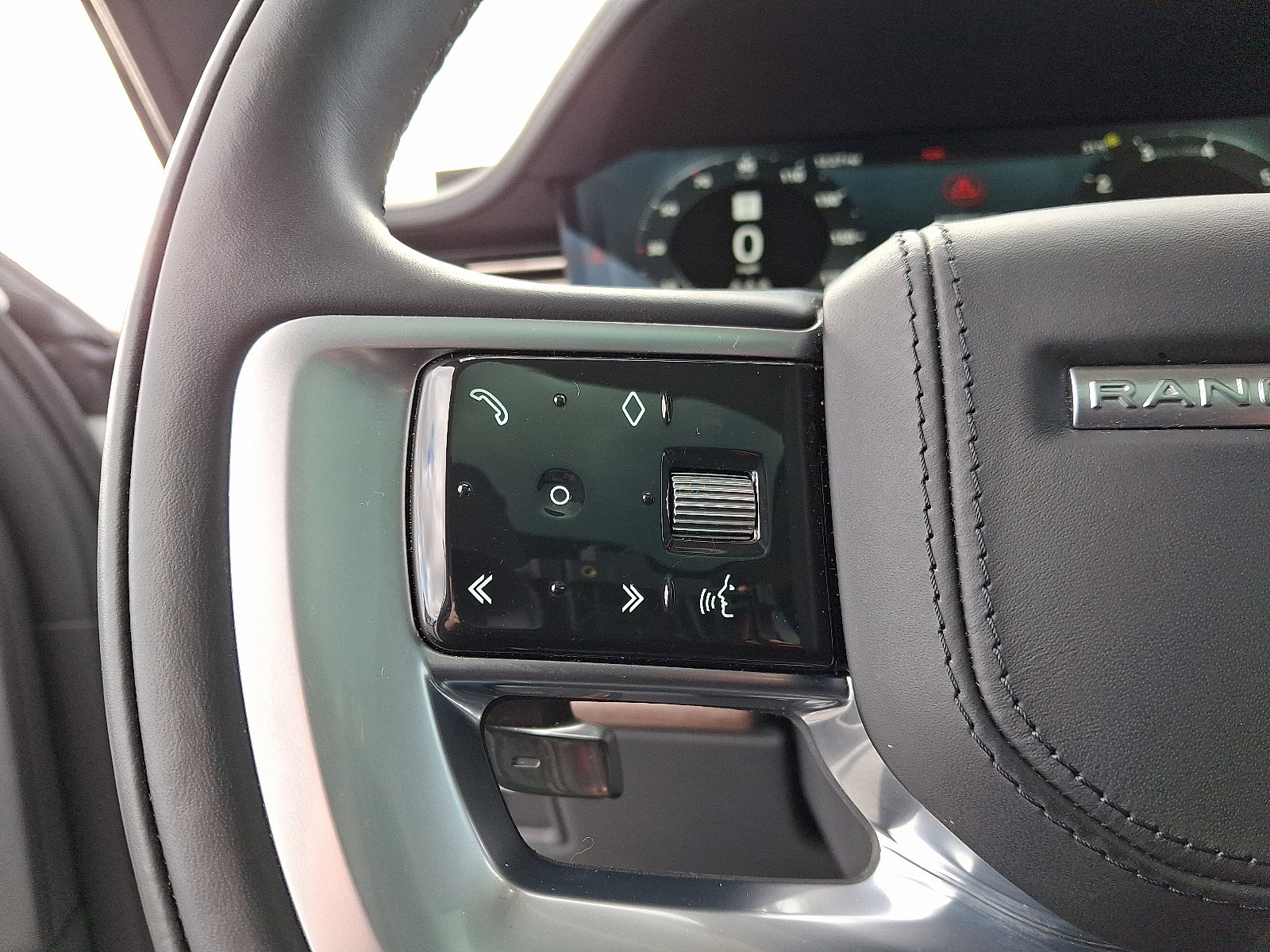 Used 2023 Land Rover Range Rover SE image 20