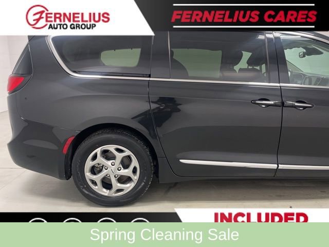 Used 2023 Chrysler Pacifica Limited FWD image 8