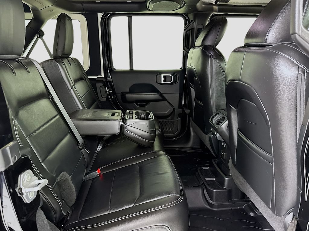 Used 2018 Jeep Wrangler Unlimited Sahara AWD/4WD image 28