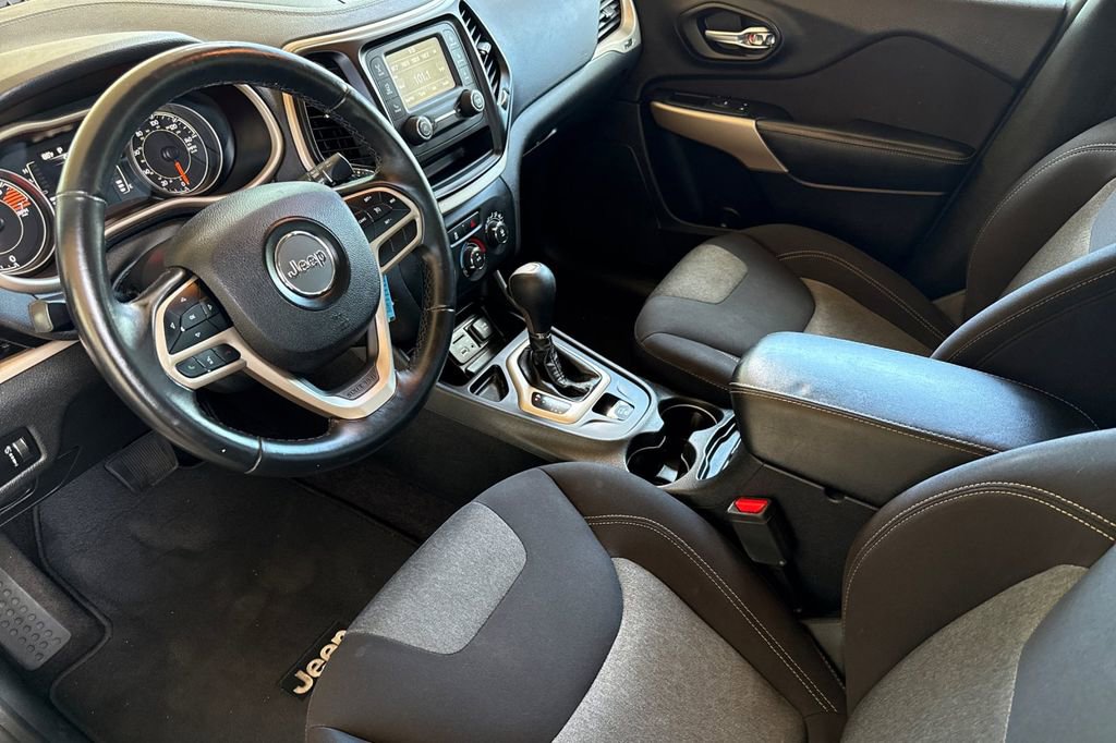 Used 2017 Jeep Cherokee Altitude image 7