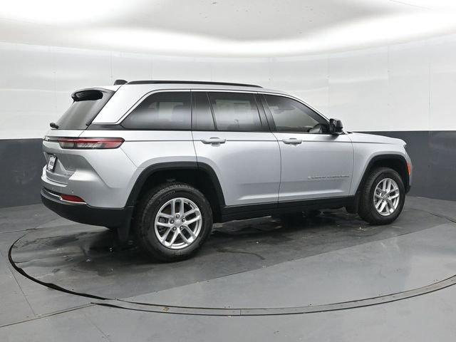 New 2025 Jeep Grand Cherokee Laredo image 3
