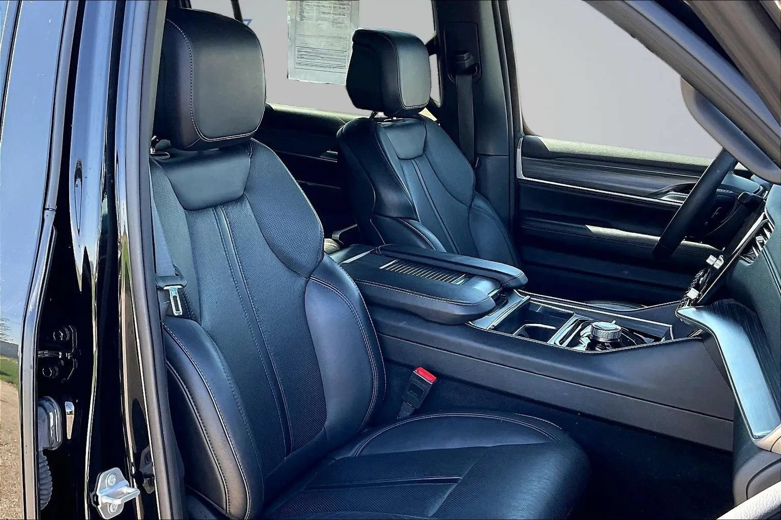 Used 2024 Jeep Wagoneer L Series II w/ Flexible Seating Group AWD/4WD image 33