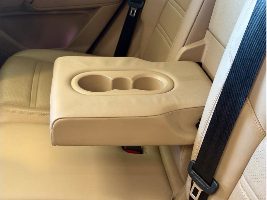 Used 2022 Porsche Cayenne Platinum Edition image 30