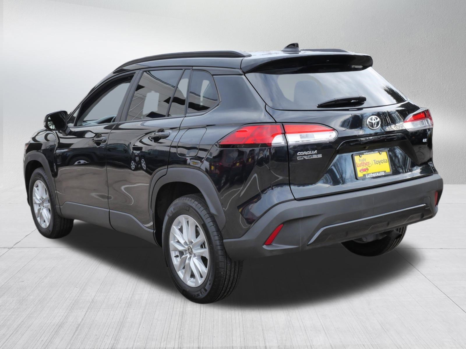 Certified 2025 Toyota Corolla Cross LE image 6