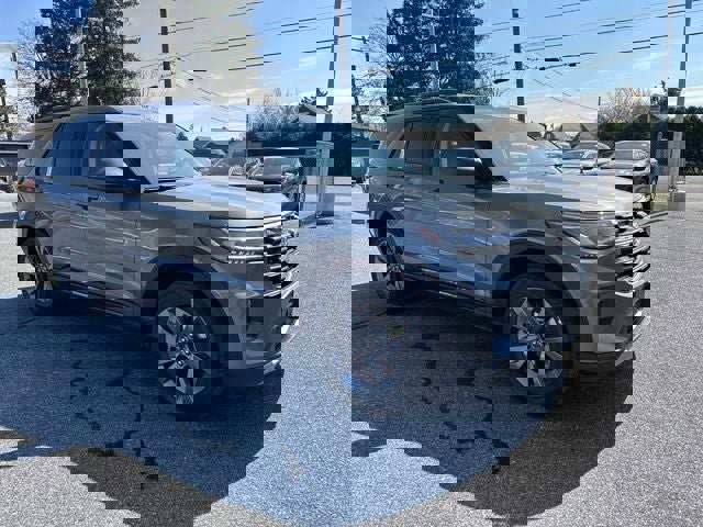 New 2026 Ford Explorer Active w/ Active Comfort Package image 7