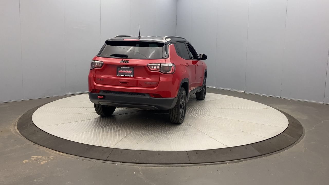 Used 2023 Jeep Compass Trailhawk w/ Trailhawk Convenience Group AWD/4WD image 4