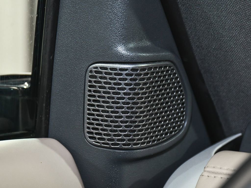 Used 2022 Land Rover Defender 90 X-Dynamic HSE image 29