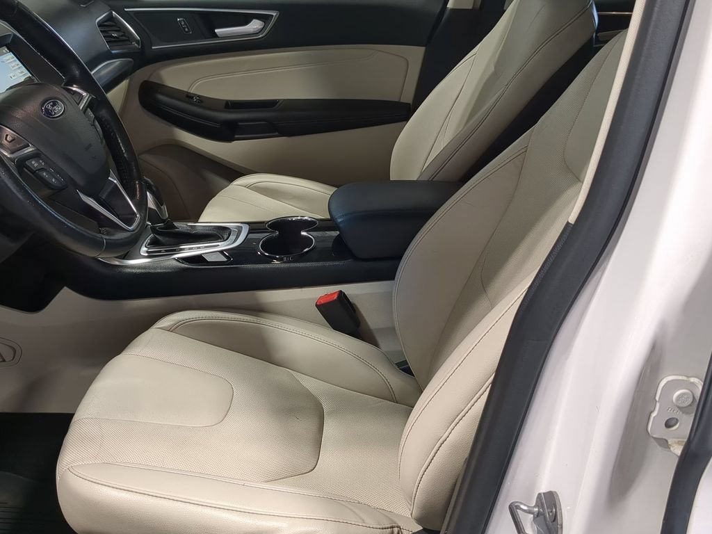 Used 2018 Ford Edge Titanium w/ Equipment Group 301A AWD/4WD image 16