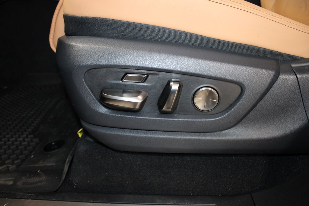 Used 2025 Lexus LX 700h Luxury image 18