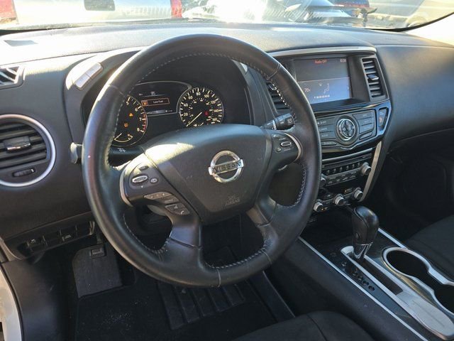 Used 2018 Nissan Pathfinder SV image 7