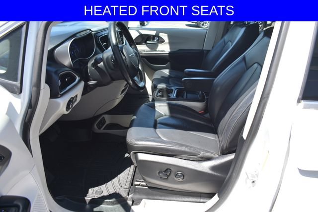 Used 2020 Chrysler Pacifica Touring-L FWD image 4