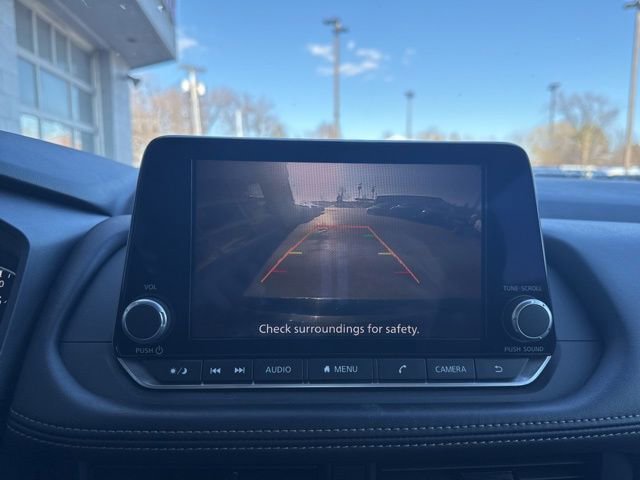 Used 2024 Nissan Rogue S AWD/4WD image 16