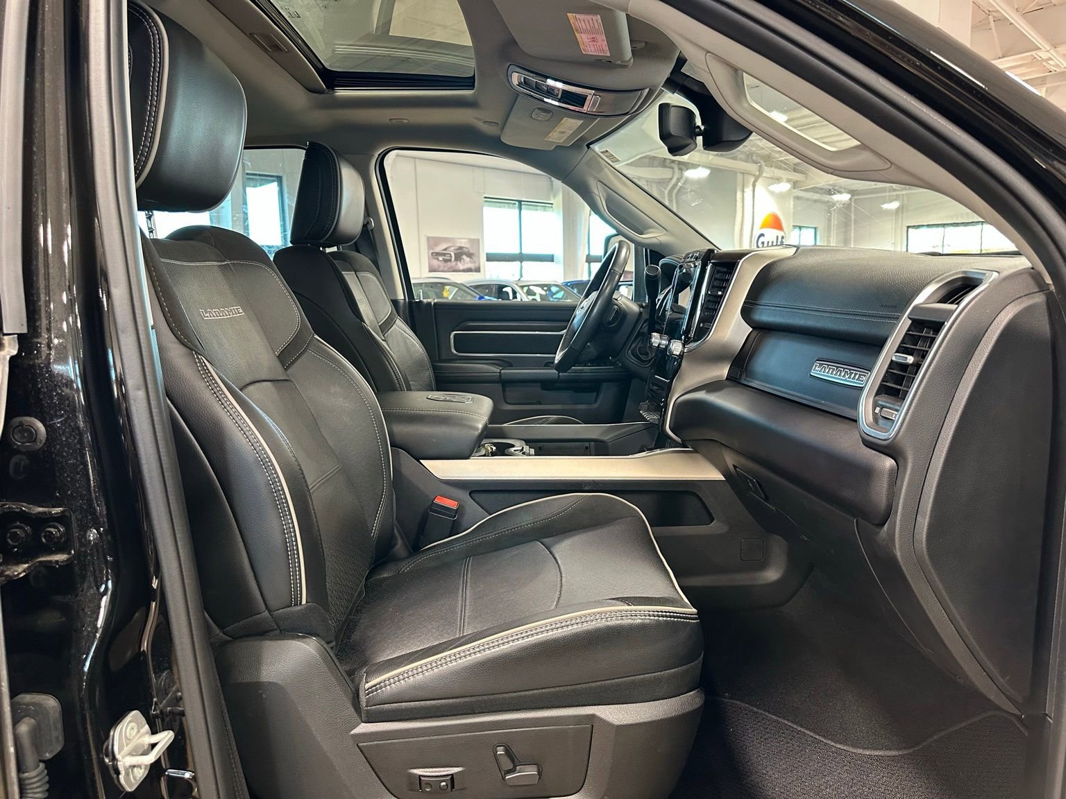 Used 2024 RAM 3500 Laramie image 46