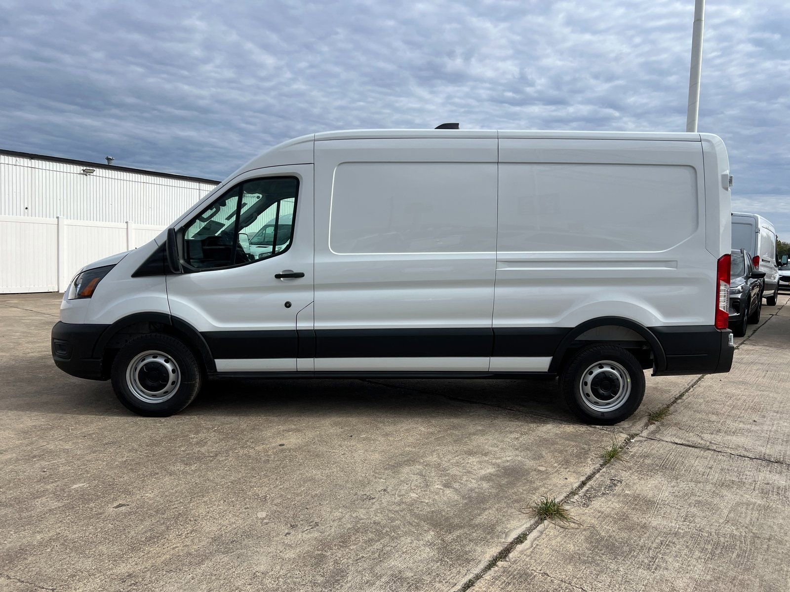 New 2026 Ford Transit 250 148 Medium Roof w/ Load Area Protection Package RWD image 6