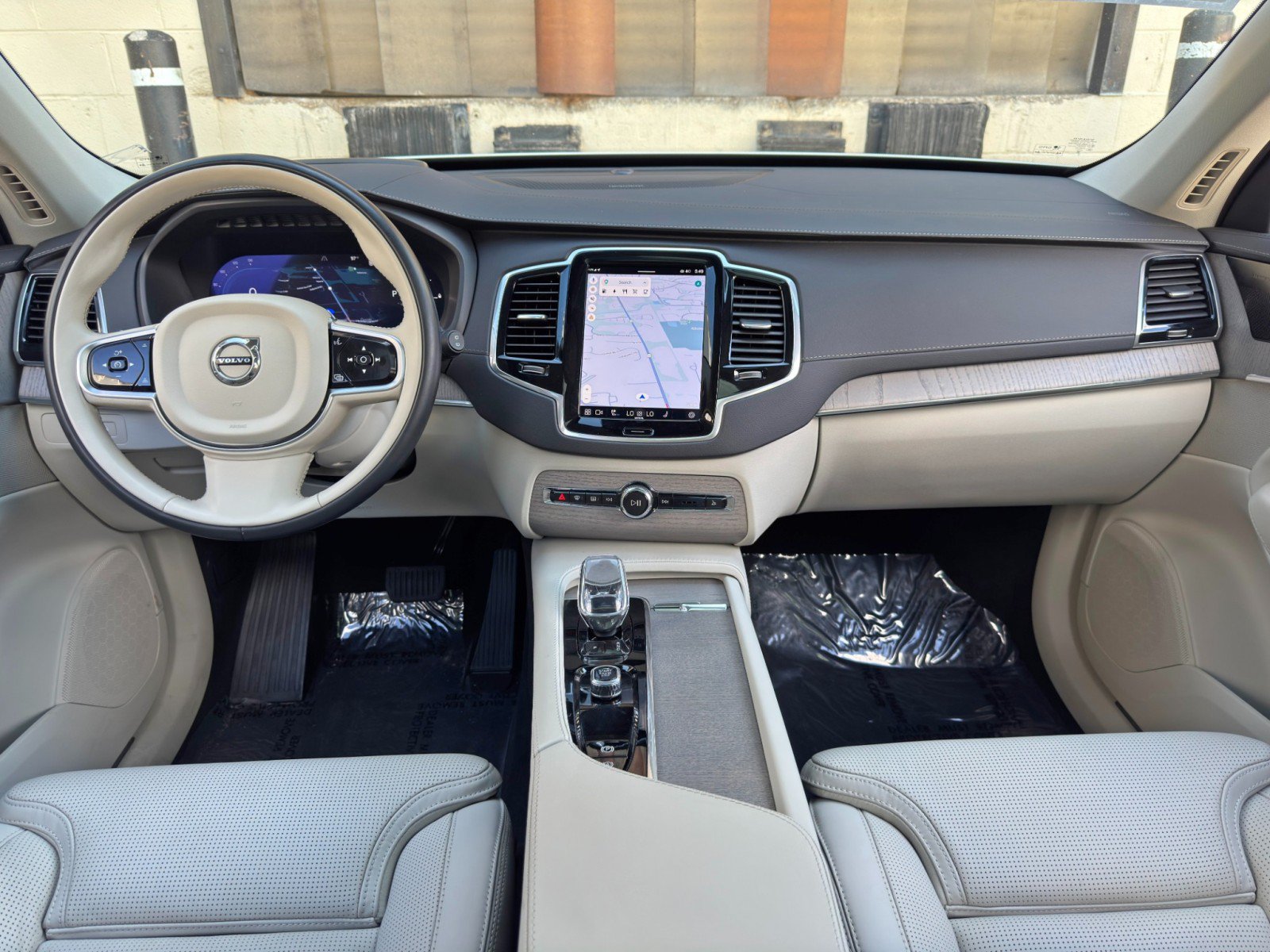 Used 2025 Volvo XC90 T8 Ultra w/ Protection Package Premier AWD/4WD image 13
