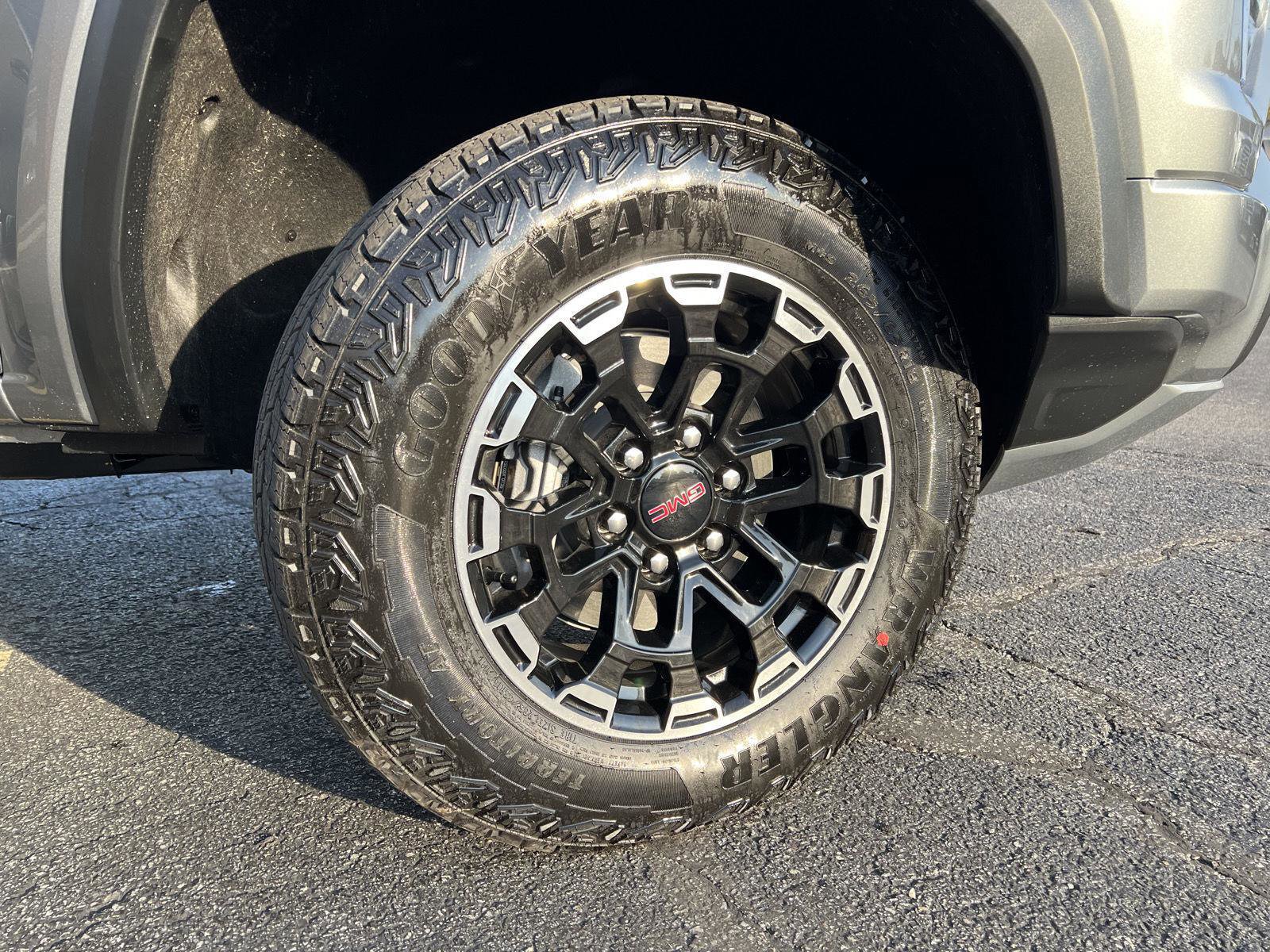 New 2026 GMC Canyon AT4 image 2