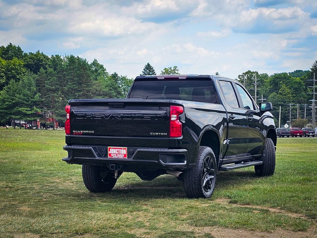 Used 2025 Chevrolet Silverado 1500 Custom Trail Boss AWD/4WD image 4