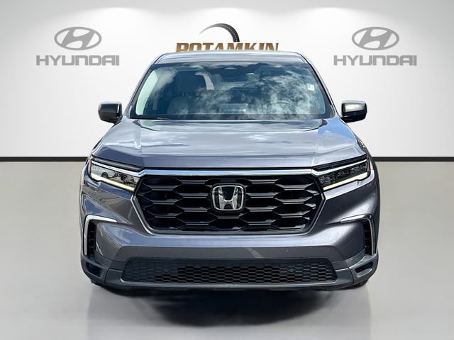 Used 2023 Honda Pilot LX image 2