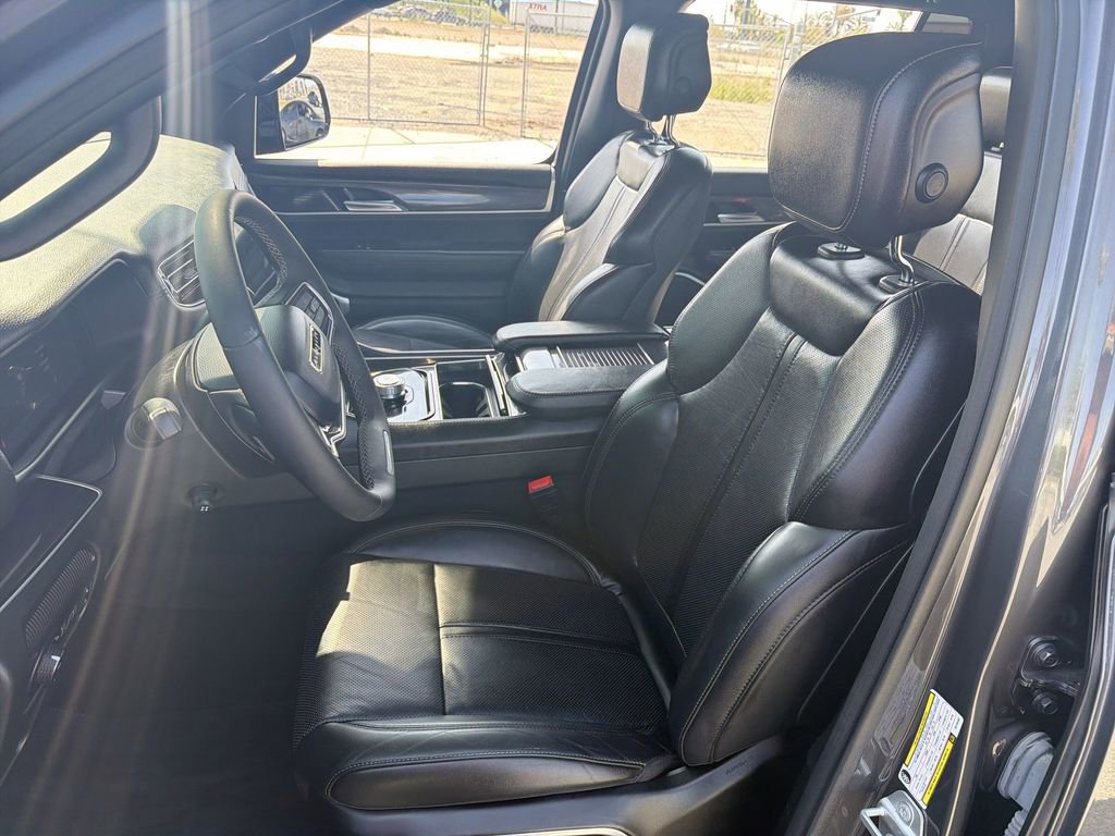 Used 2024 Jeep Wagoneer L 2WD w/ Premium Group I image 13