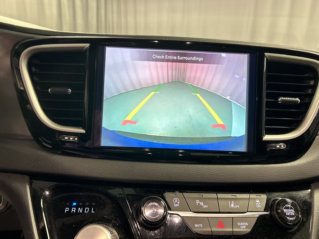 Used 2026 Chrysler Pacifica Select FWD image 18