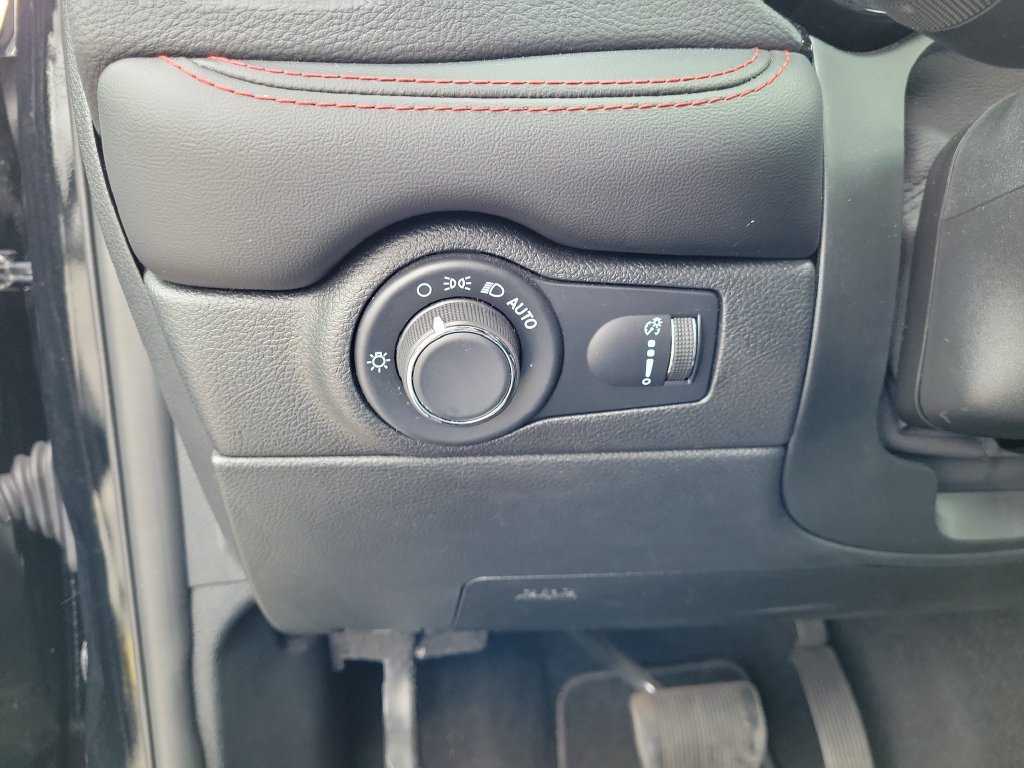 Used 2025 Dodge Durango GT AWD/4WD image 28