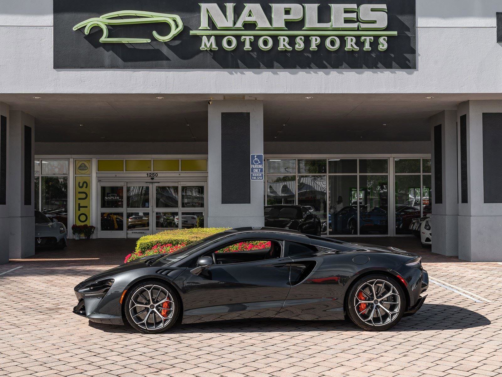 Used 2025 McLaren Artura image 25