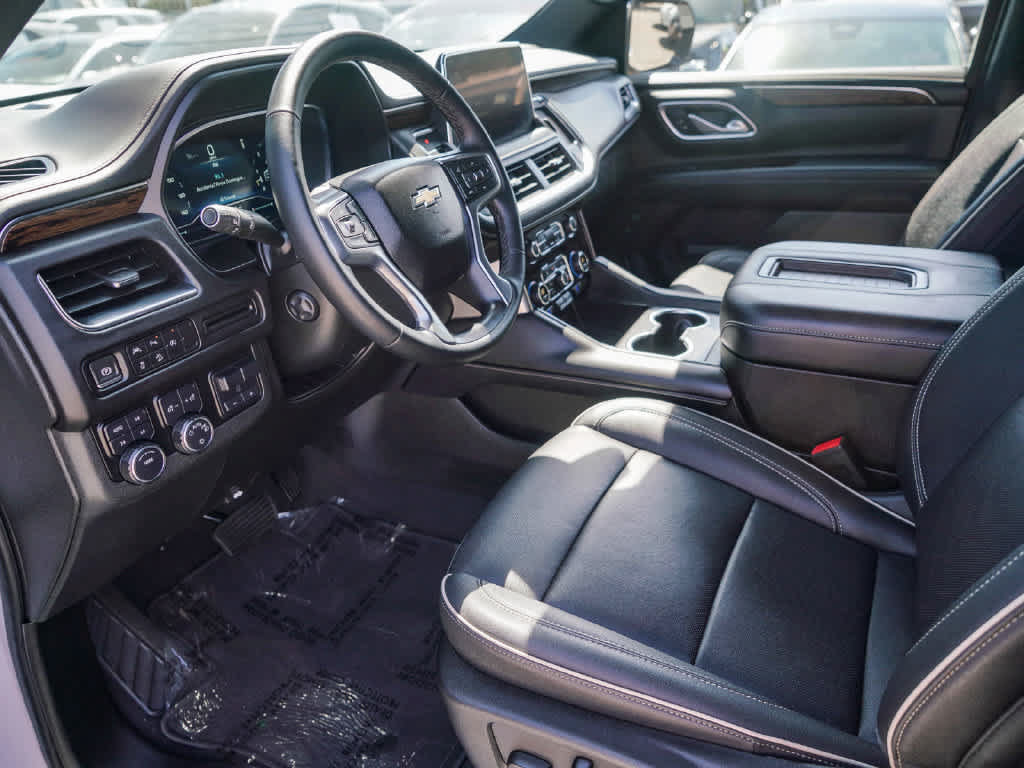 Used 2024 Chevrolet Suburban Premier w/ Max Trailering Package AWD/4WD image 16